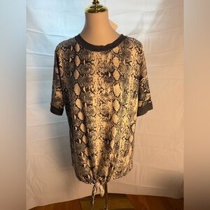 NWT Snakeskin Print Cream and Black Relaxed Graphic Short Sleeve T-Shirt Large